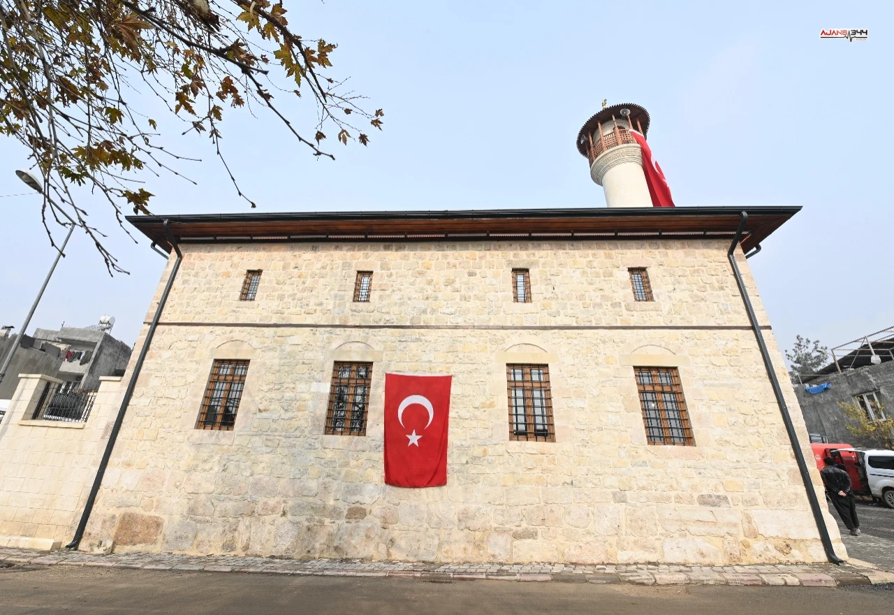 Depremde Ağır Hasar Alan Duraklı Camii, Yeniden İbadete Açıldı (5)