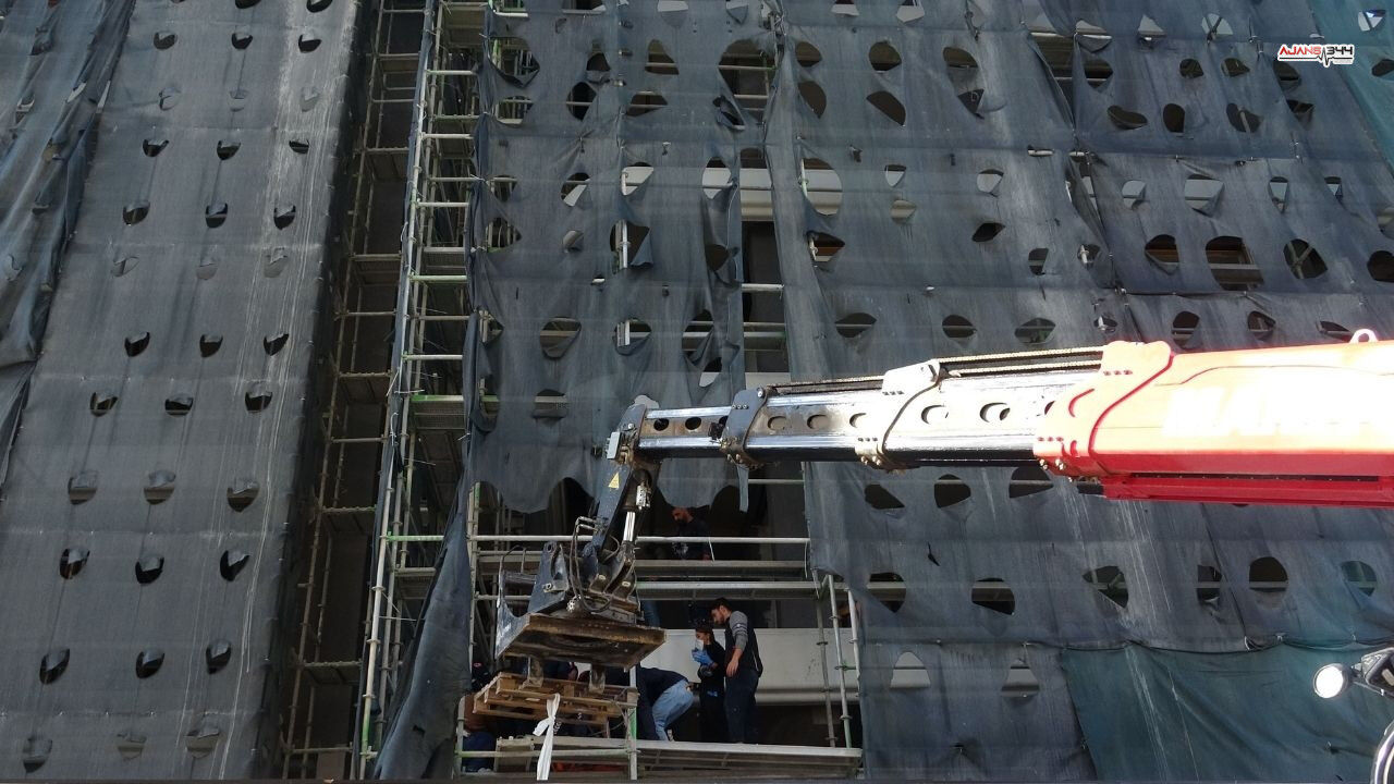 İnşaat İskelesinden Düşen İşçi Ağır Yaralandı (1)