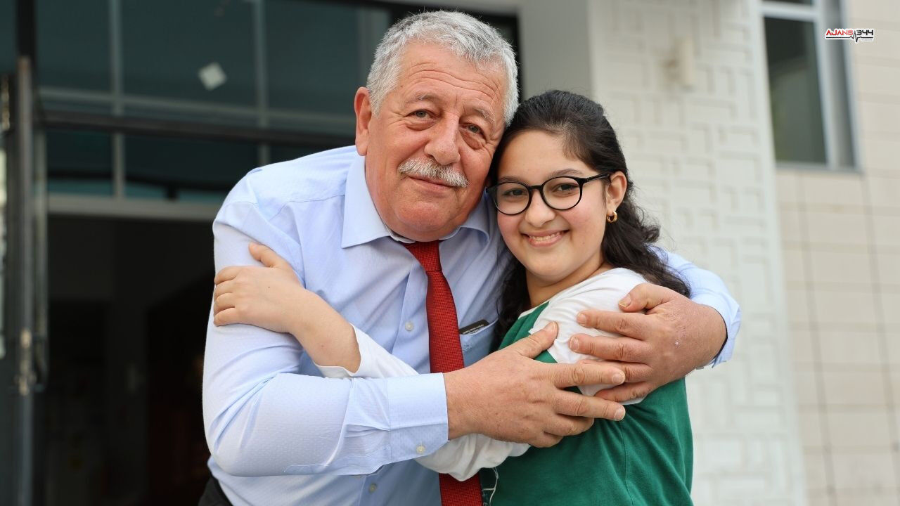 Lömesimi Yenen Çocuk Okulda Alkıslandı Ajans344 (1)