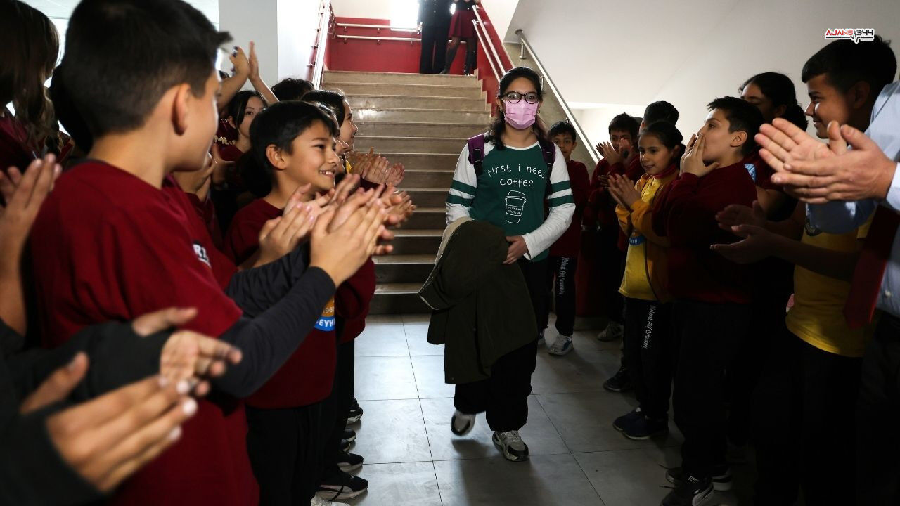 Lömesimi Yenen Çocuk Okulda Alkıslandı Ajans344
