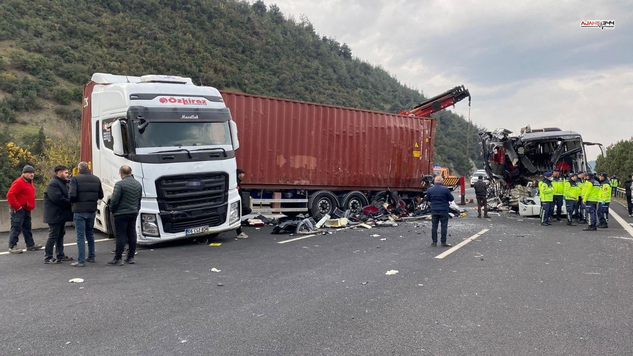 Tır Ve Otobüs Kazası Ajans344 (1)