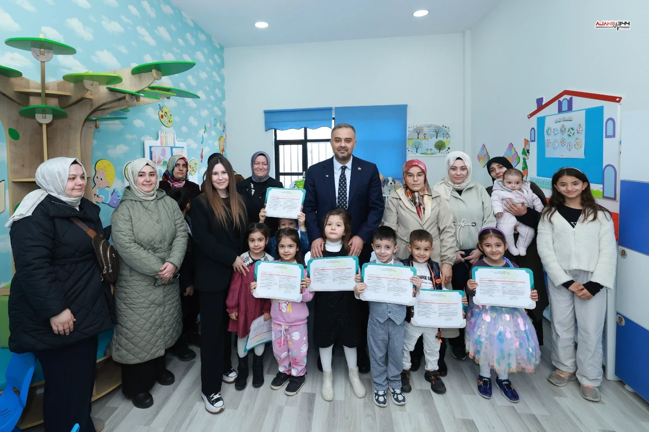 Başkan Toptaş’a Karne Gününde Miniklerden Doğum Günü Sürprizi! (4)