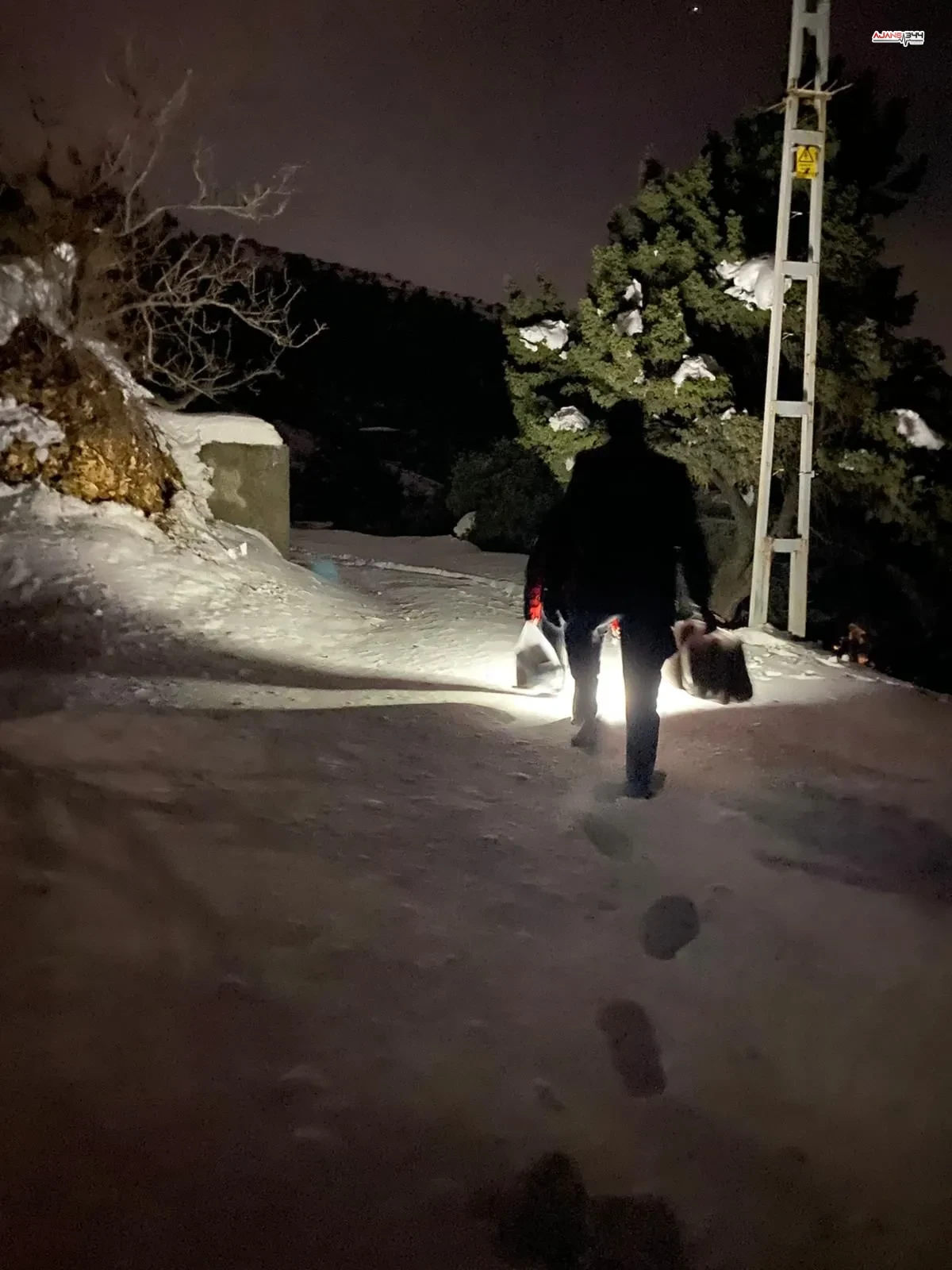 Kahramanmarasta Mahsur Kalan Aileye Itfaiyeden Erzak Destegi