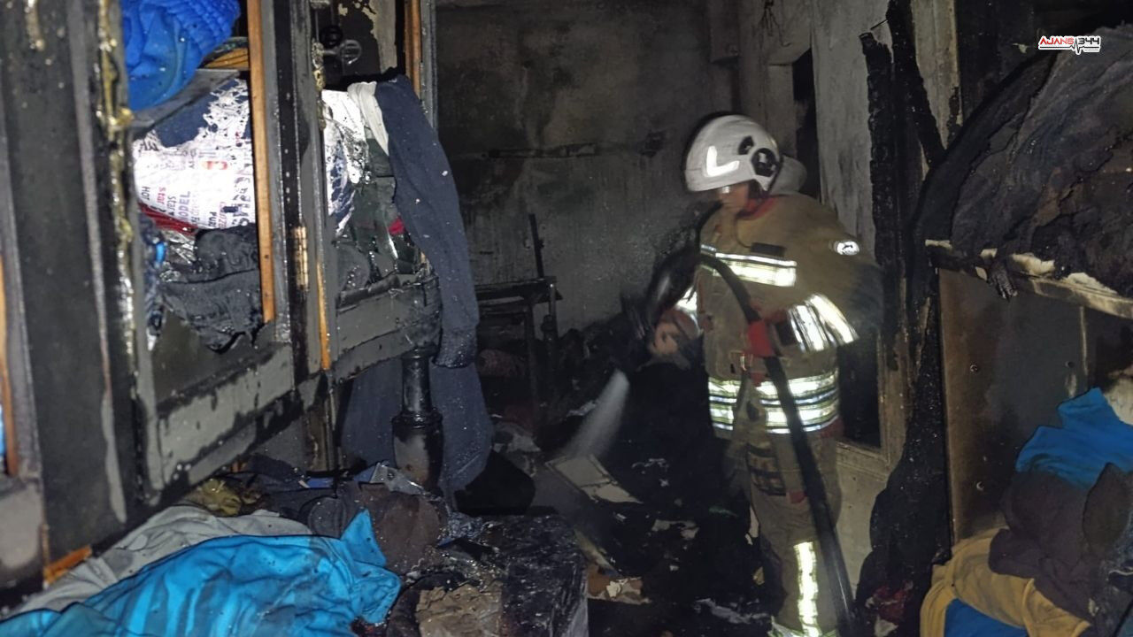 Kumas Deposu Alevlere Teslim Oldu Ajans344