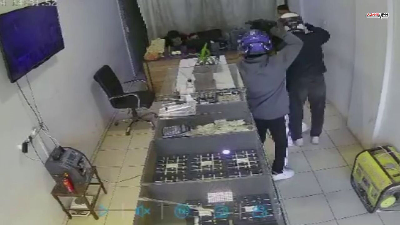 Kuyumcu Dükkanını Basan Hırsızlar 3 Kilo Altınla Kaçtı Ajans344 (3)