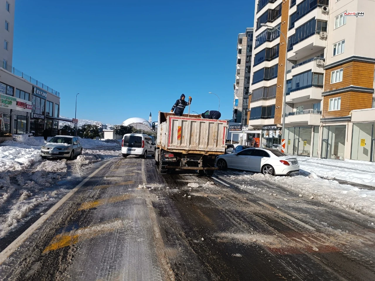 Onikişubat’ta Kar Nöbeti Belediye Ekipleri Gecesini Gündüzüne Kattı (6)