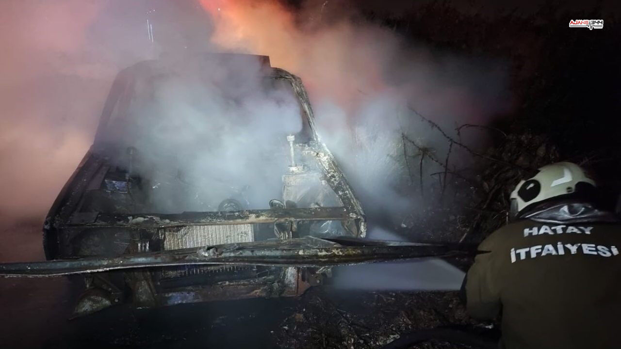 Yanan Otobil Kullanılmaz Hale Geldi Ajans344 (1)