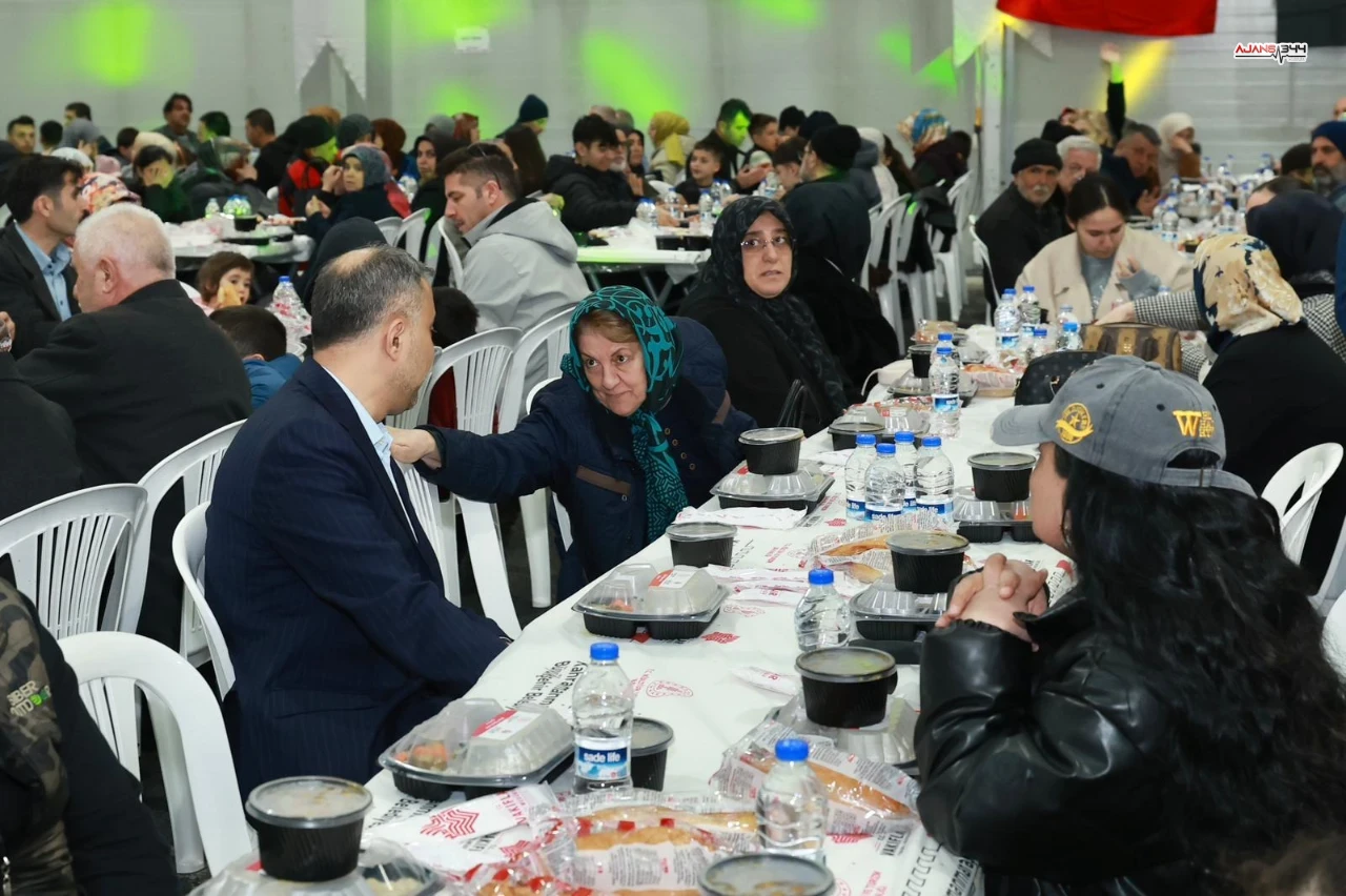 Başkan Toptaş, Ramazan’ın Bereketini Vatandaşlarla Paylaştı (3)