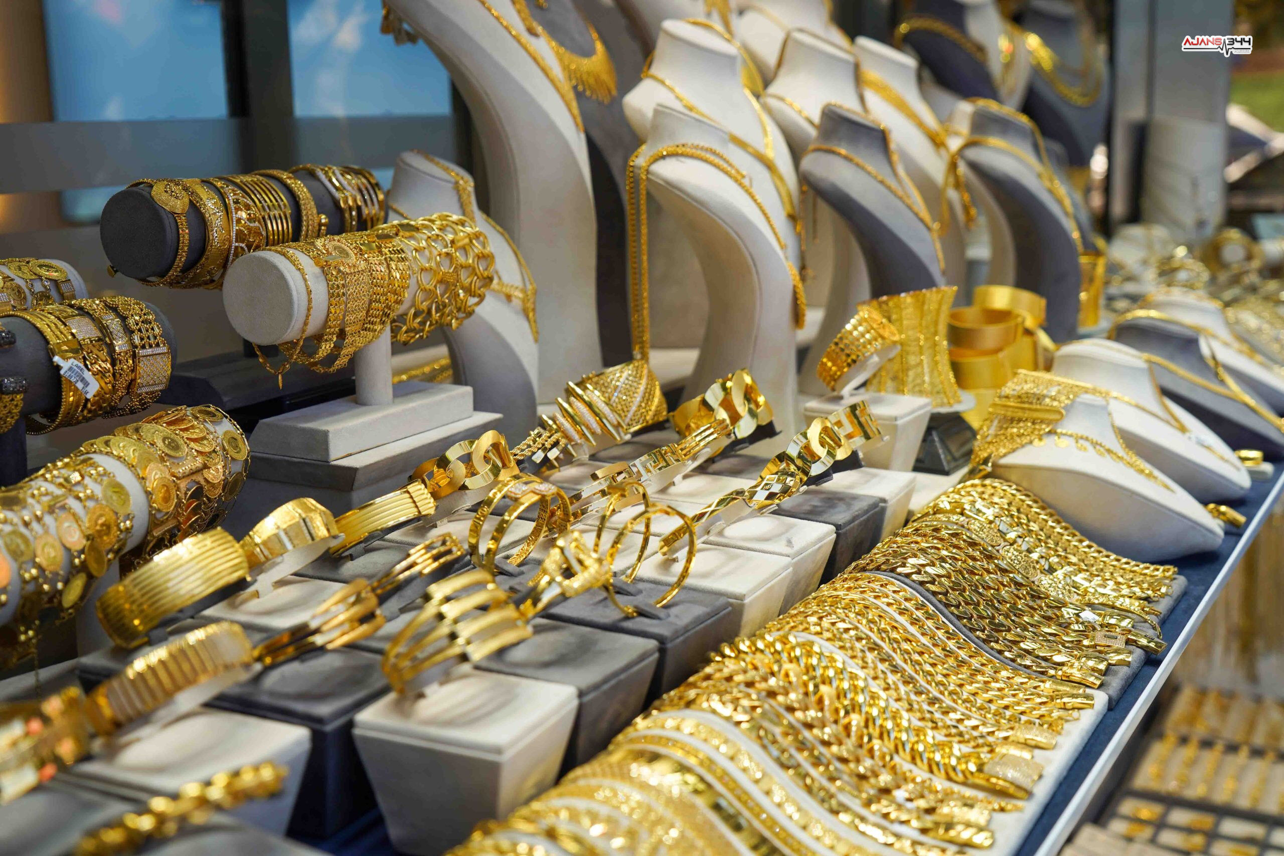 Gram Altindan Rekor Ustune Rekor Tam Yarim Ceyrek Altin Ne Kadar Oldu Iste 17 Ocak 2025 Altin Fiyatlari Scaled-1