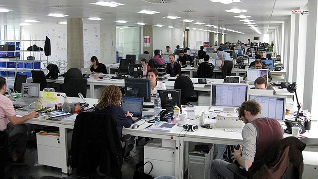 Kamu Calisanlari 18 Mayista Idari Izinli 997De