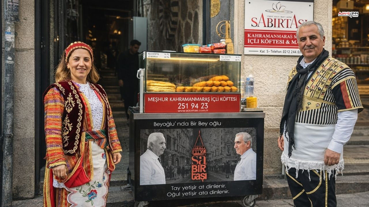 Kurtuluşun Yıldönümünde İstanbul’da Çete Kıyafetiyle İçli Köfte Dağıttı (1)