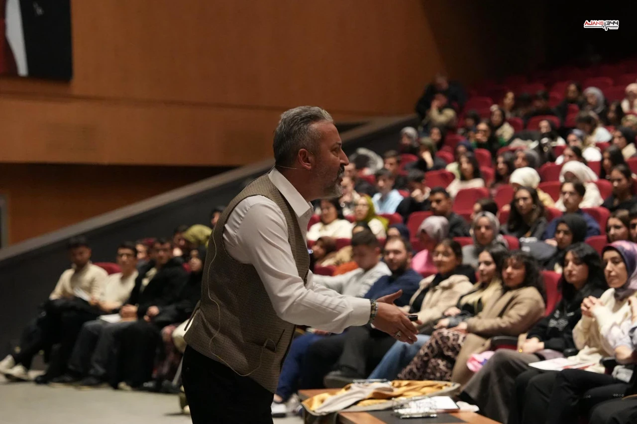 Onikişubat Belediyesi Yks Ve Kpss Kazandıran Taktikler Kampı Büyük Ilgi Gördü (2)