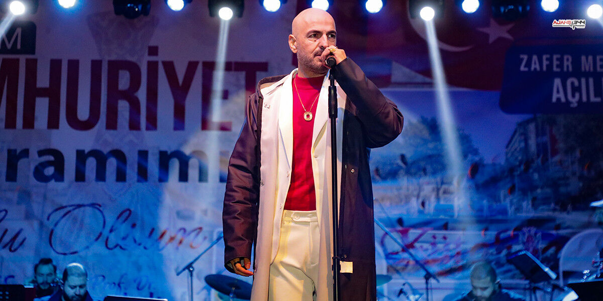 Soner Sarikabadayi Konser Cumhuriyet Batrami Kutahya 8