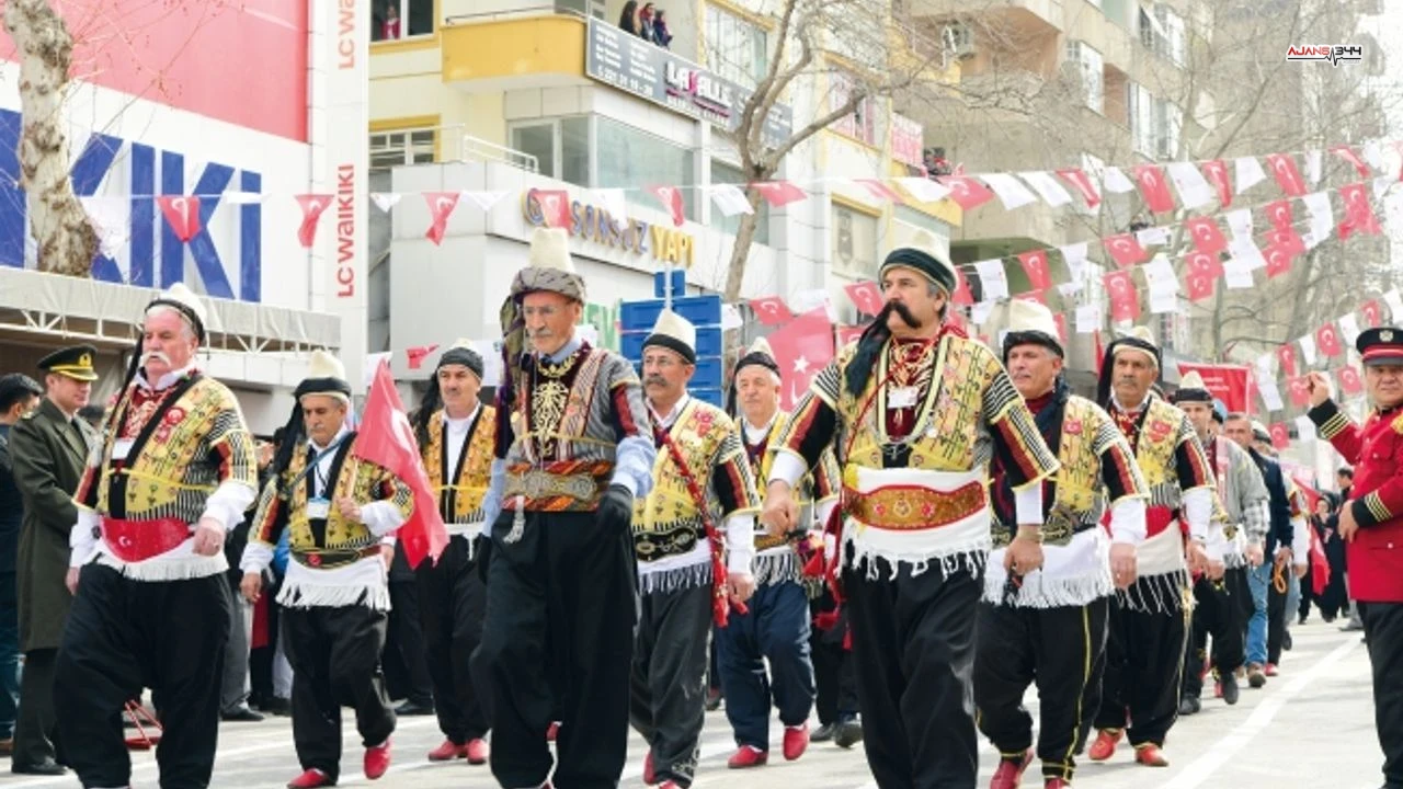 Tashan Alacalar Carsisinda Terziler Cete Kiyafeti Dikiminde Yogun Mesai Yapiyor H38913 19D64