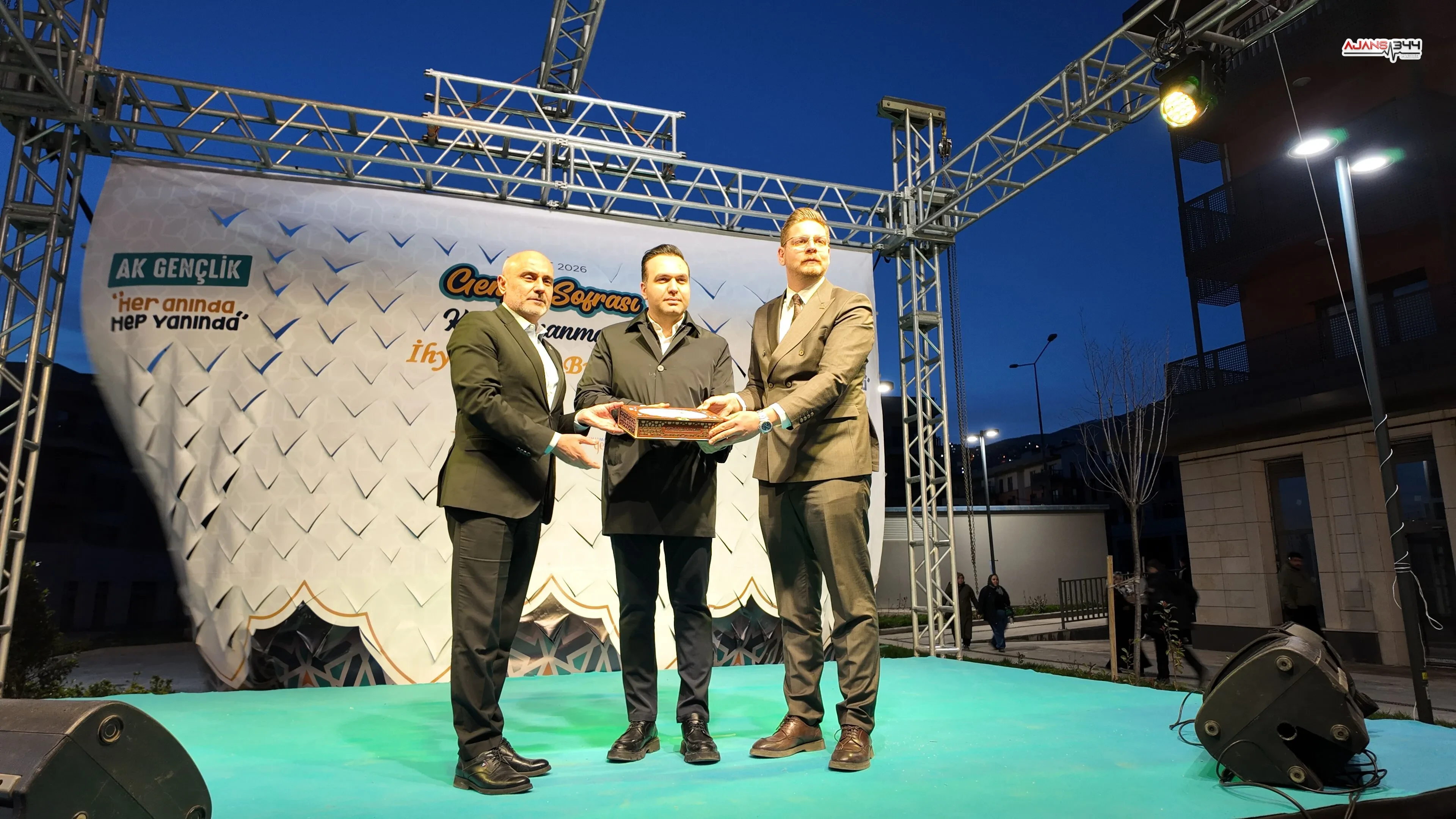 Kahramanmarasta Binlerce Genc Genclik Sofrasi Iftarinda Bulustu 2