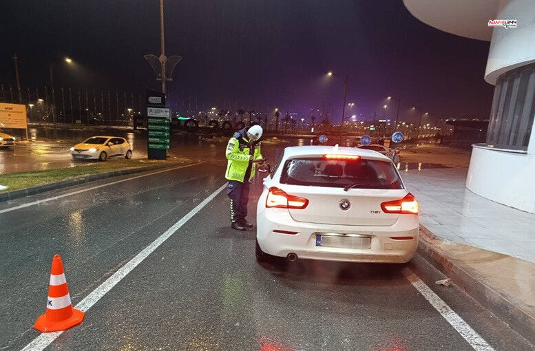 Kahramanmarasta Jandarmadan Yogun Trafik Denetimi 22 Bin Arac Kontrol Edildi 1769618557