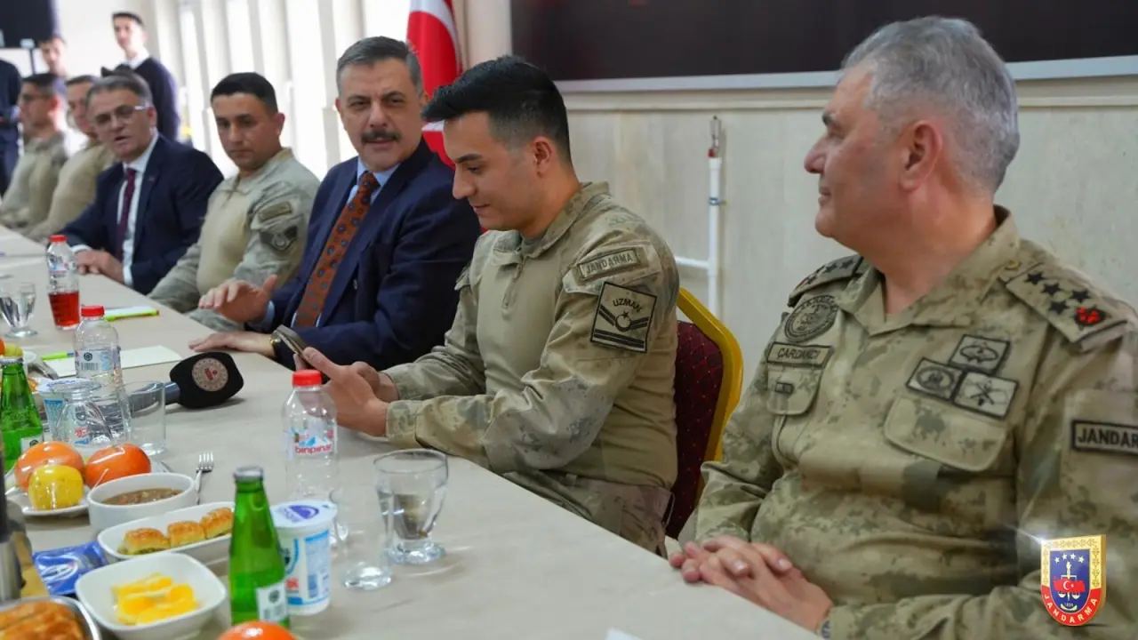 Bakan Çiftçi’den Sınırda Bayram Ziyareti 3