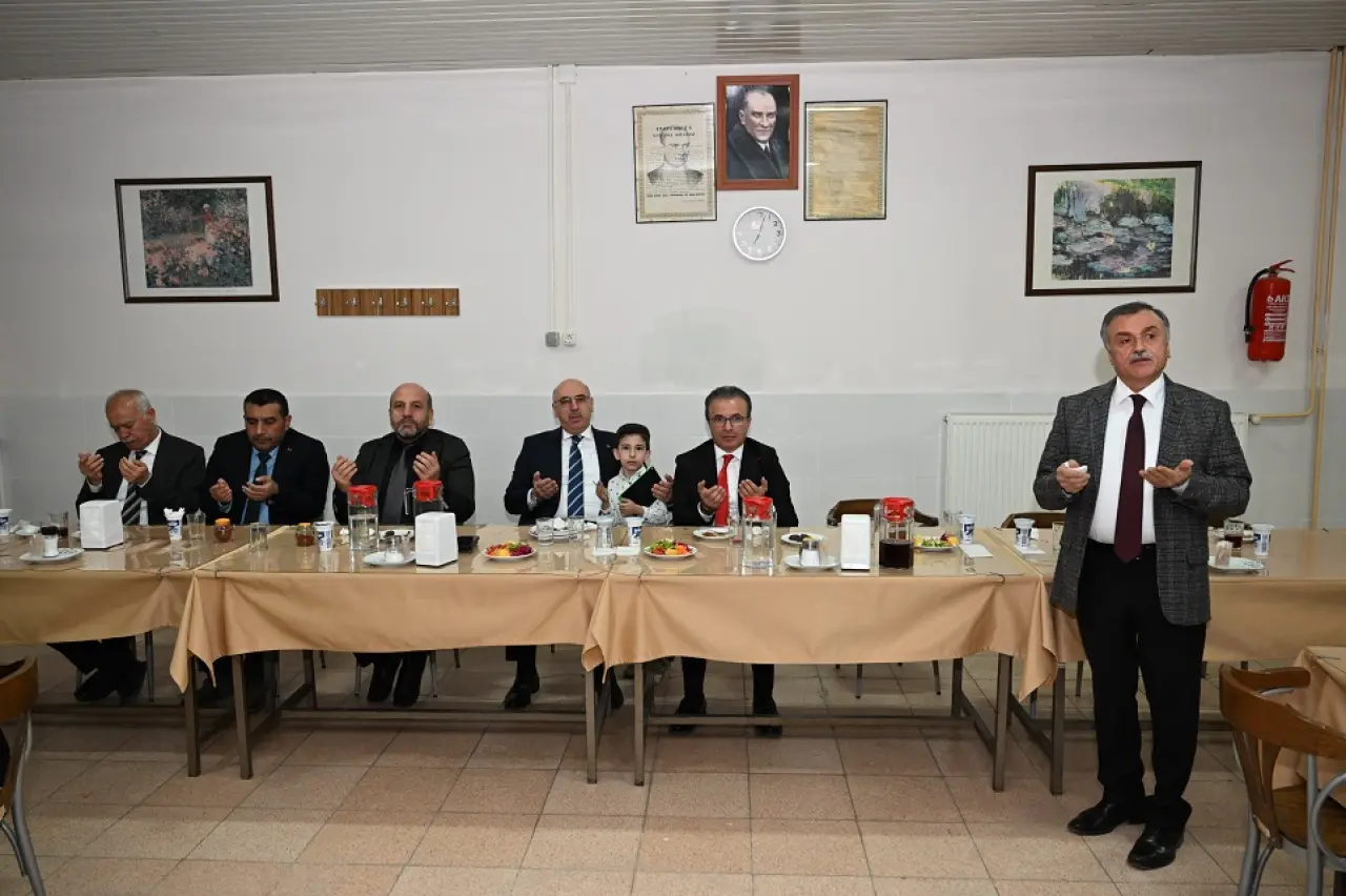 KSÜ Rektörü Ak’tan Afşin’de Eğitim ve İftar Buluşması 15