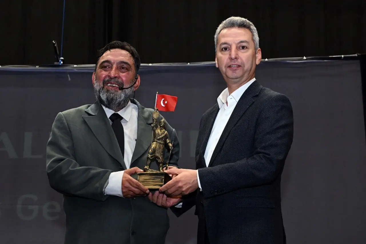 KSÜ’de Sahne Alan Oyun İzleyiciyi Derince Etkiledi 6