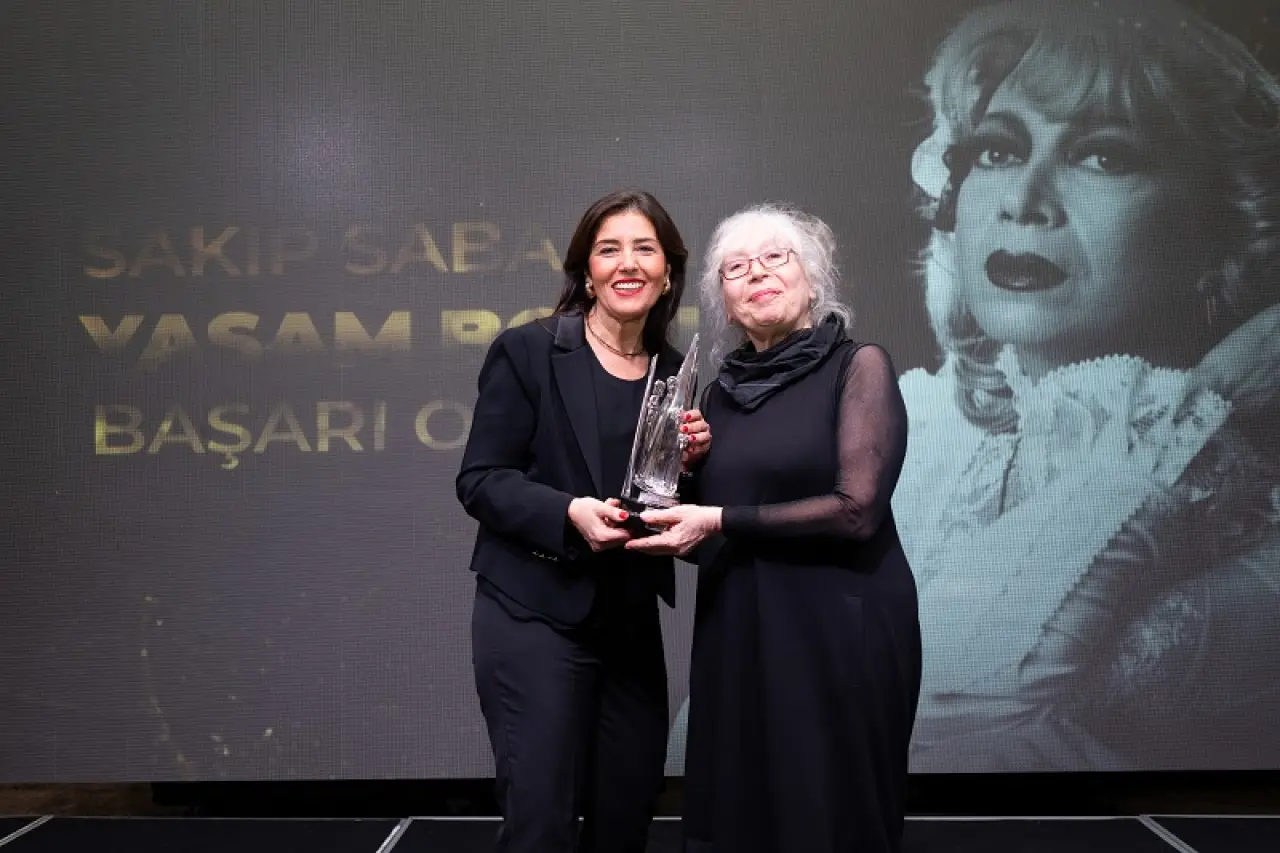 Meral Çetinkaya’ya Anlamlı Ödül Verildi 10