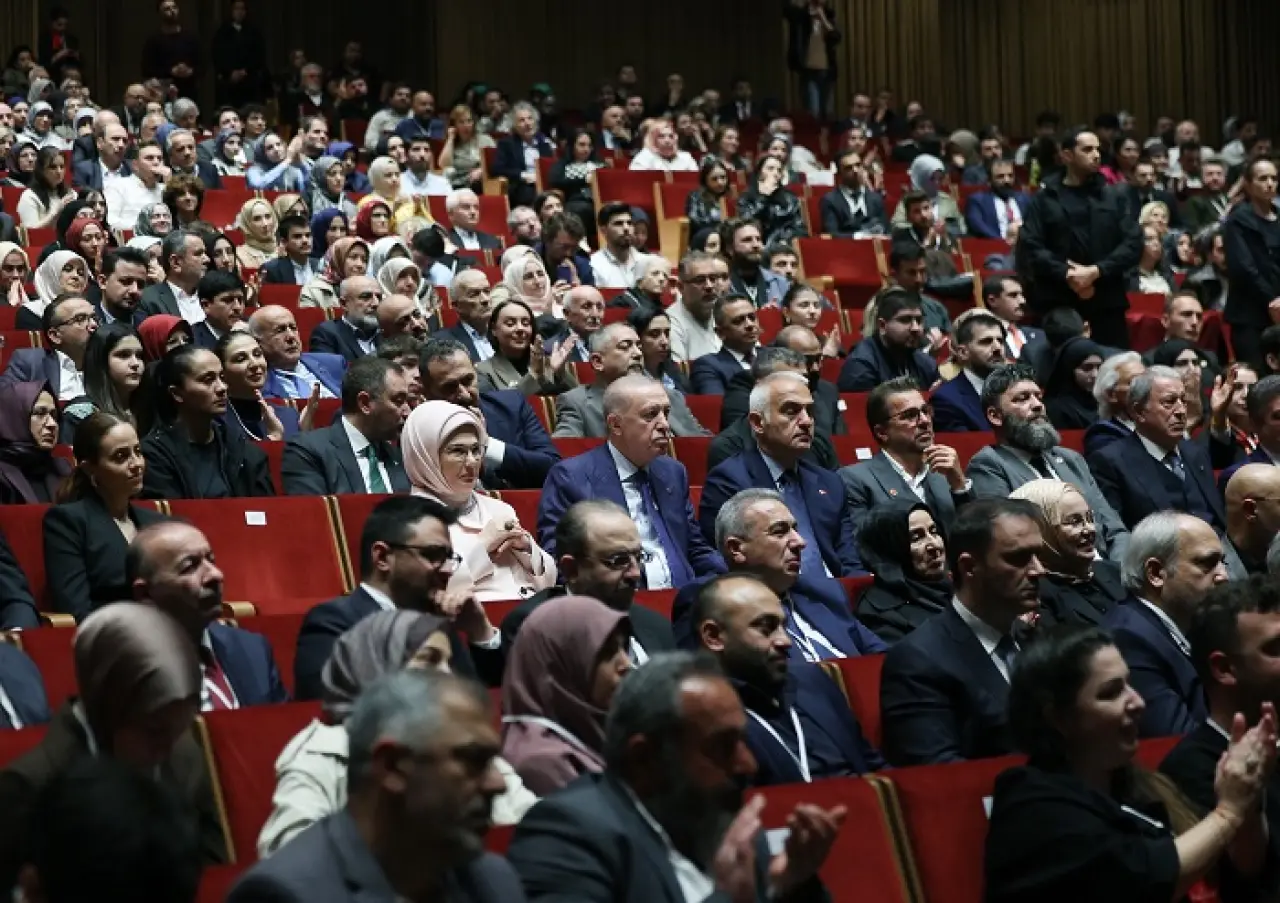 Cumhurbaşkanı Erdoğan, “Bir Adam Yaratmak” Filminin Galasına Katıldı 6