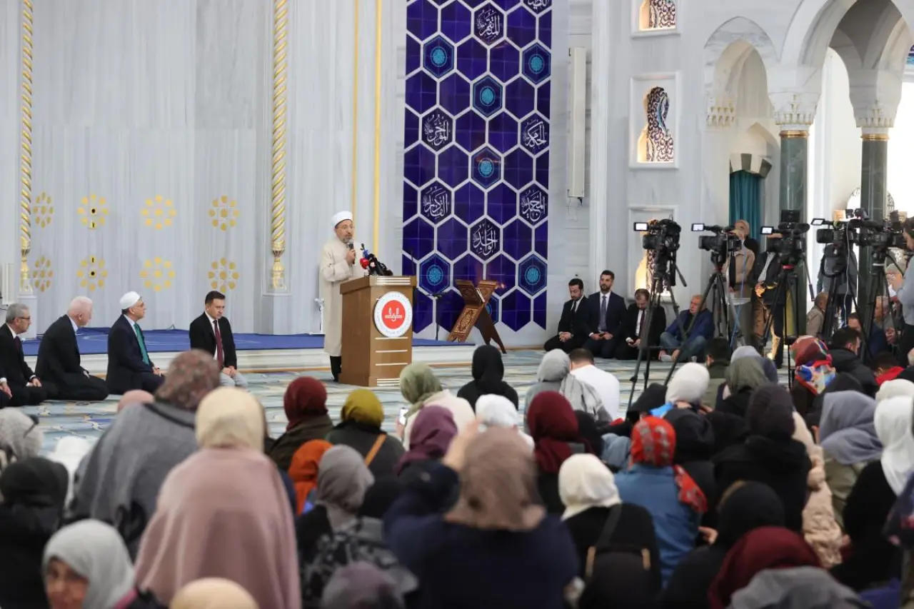 Hac Yolculuğunun İlk Kafilesi Dualarla Uğurlandı 3