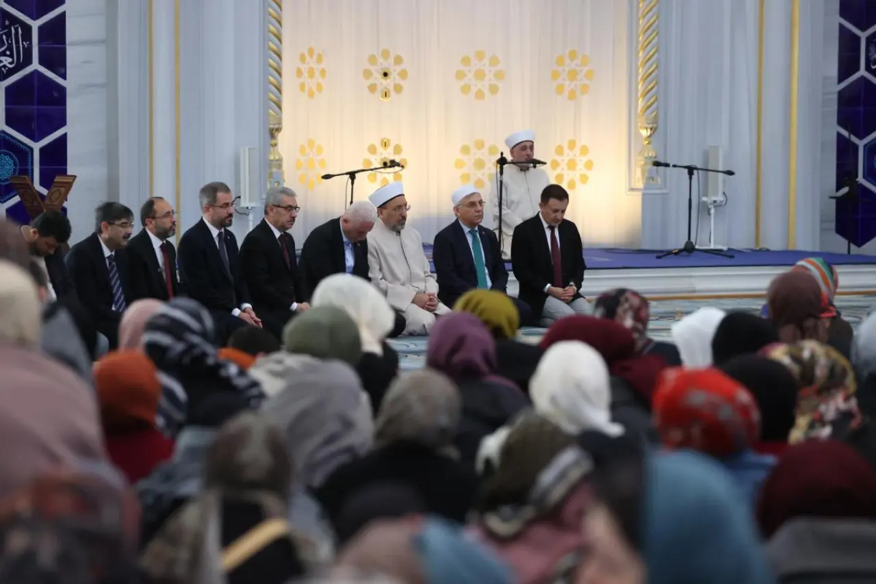 Hac Yolculuğunun İlk Kafilesi Dualarla Uğurlandı 11