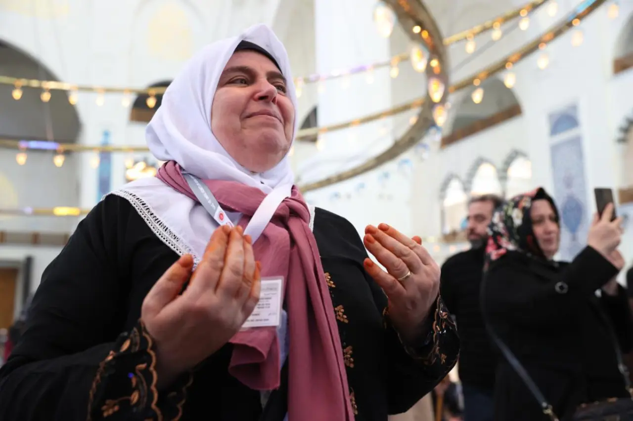 Hac Yolculuğunun İlk Kafilesi Dualarla Uğurlandı 8