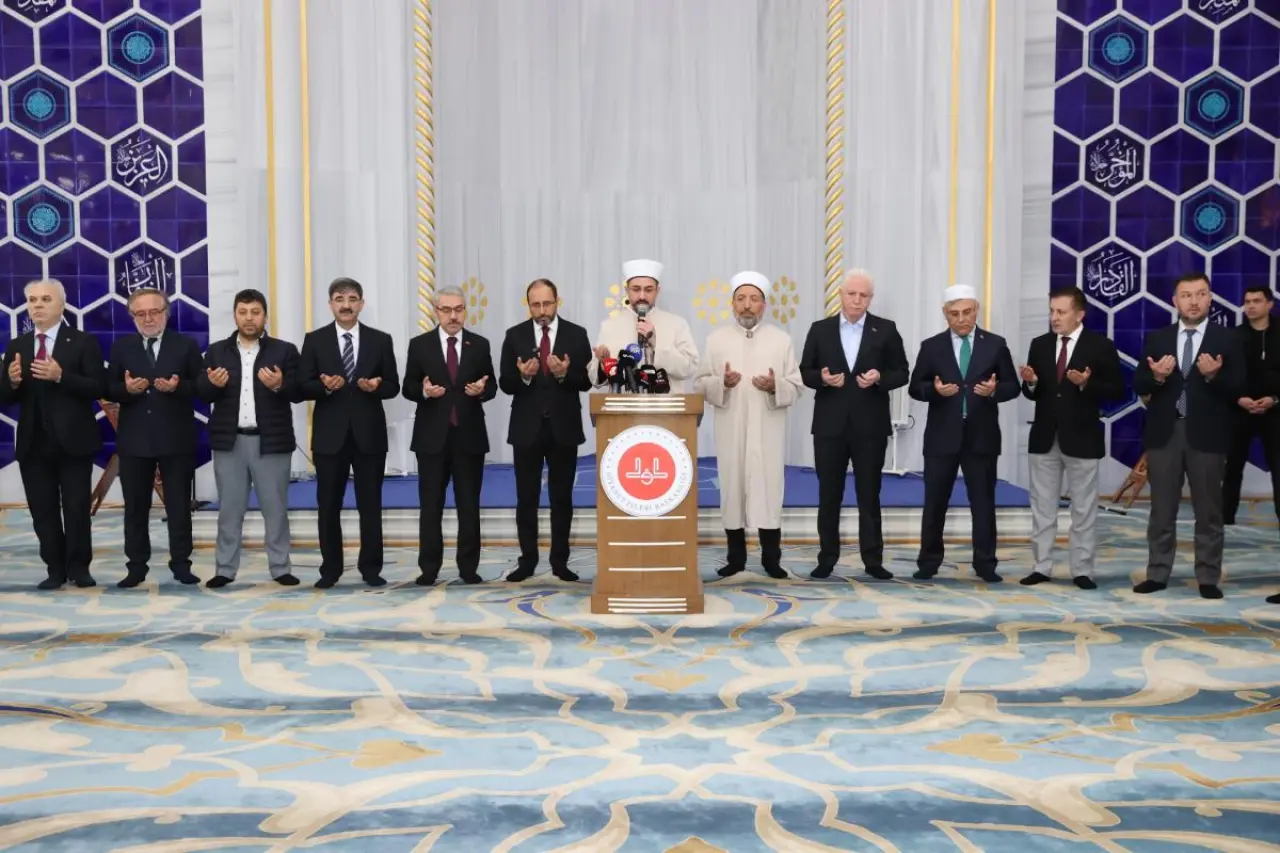 Hac Yolculuğunun İlk Kafilesi Dualarla Uğurlandı 1