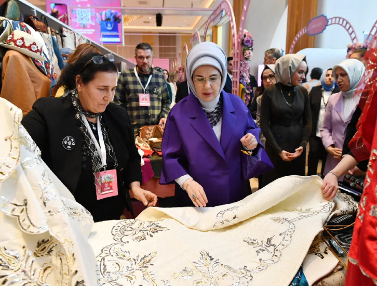 İyiliğin Cemresi Düştü: Emine Erdoğan Cemre Çarşısı’nı Açtı 26