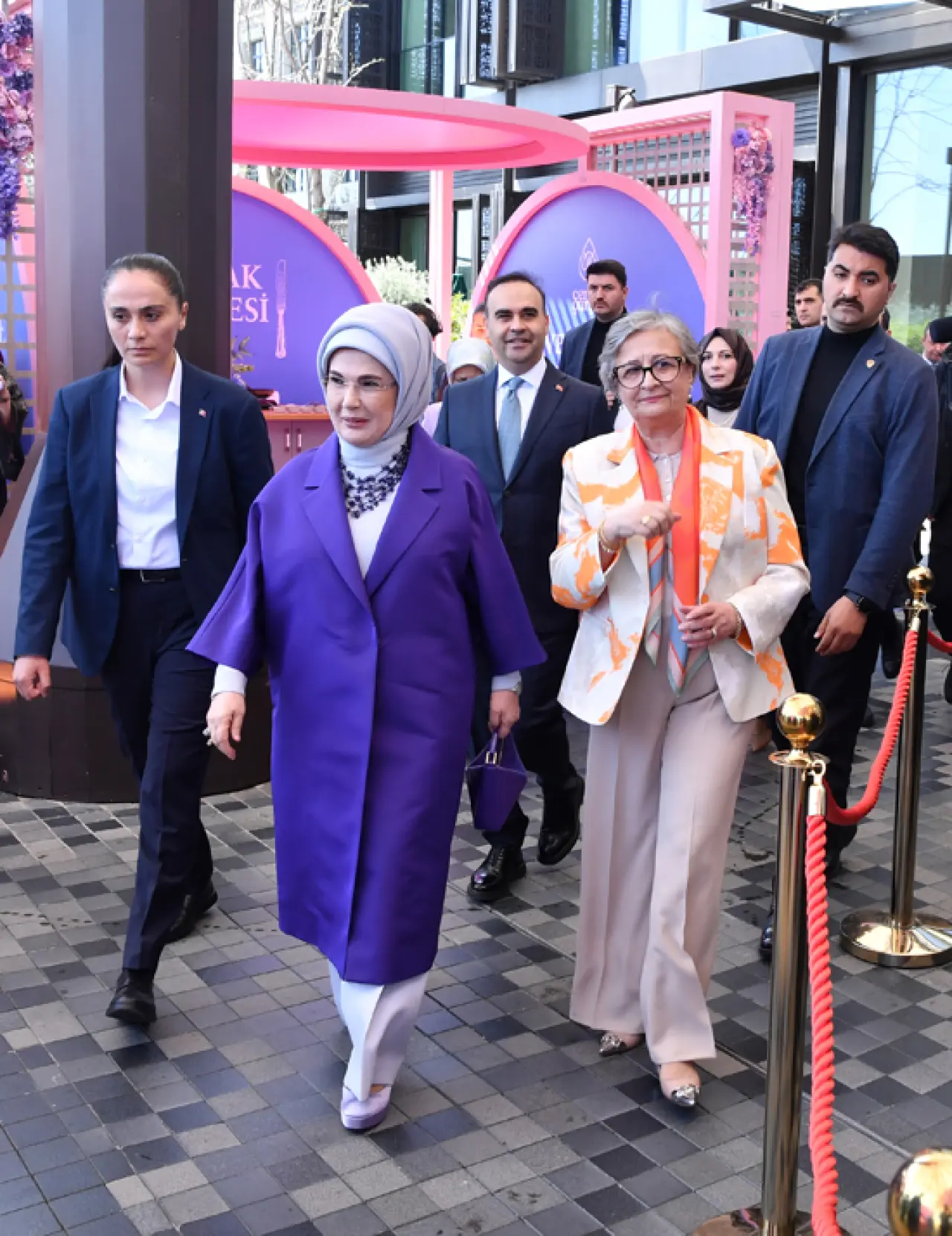 İyiliğin Cemresi Düştü: Emine Erdoğan Cemre Çarşısı’nı Açtı 5
