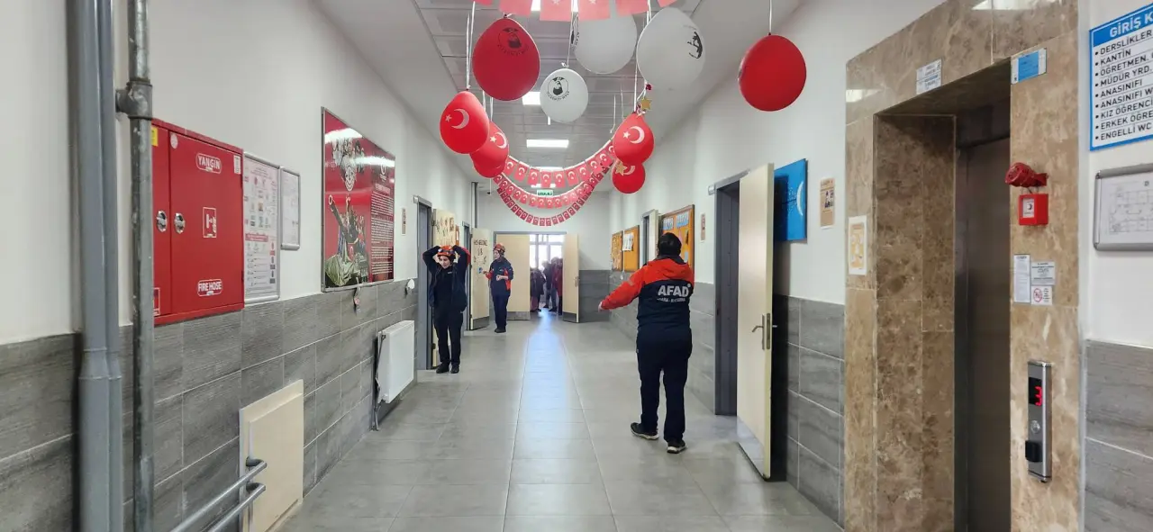 Okullarda Afet Bilinci Eğitimi ve Tatbikat Yapıldı 4