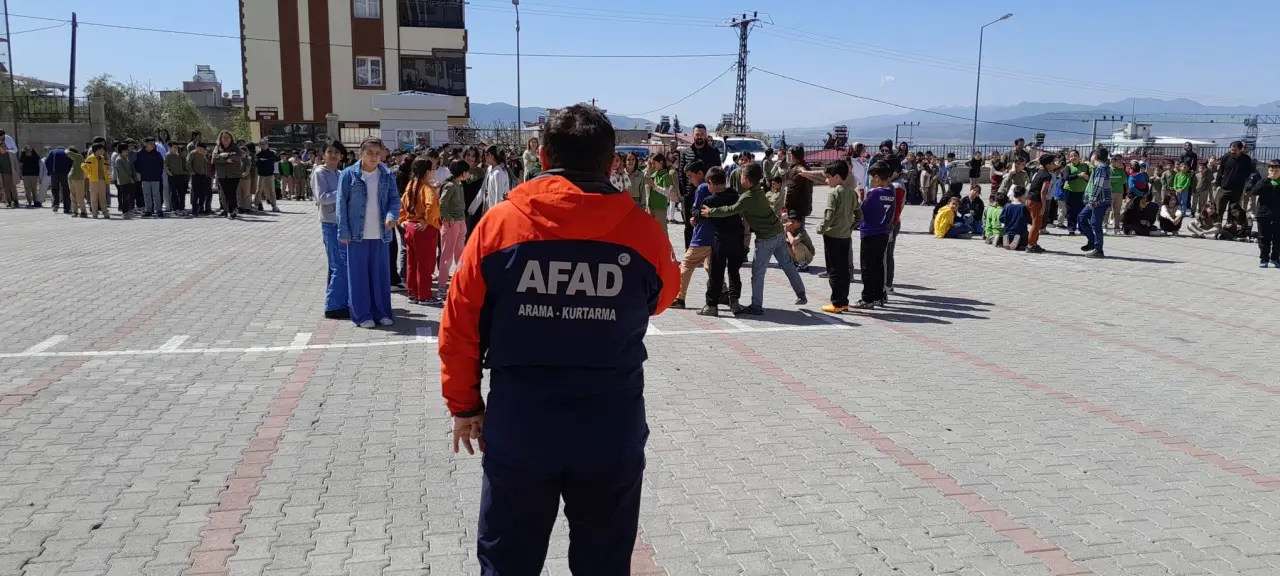 Okullarda Afet Bilinci Eğitimi ve Tatbikat Yapıldı 5