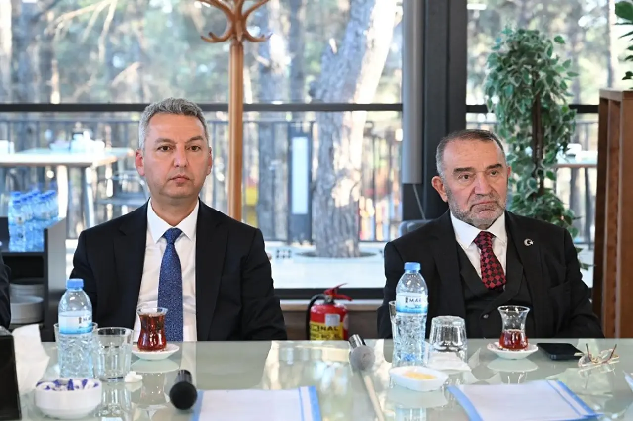 Rektör Okumuş Eğitim Destek Platformu Toplantısına Katıldı 7