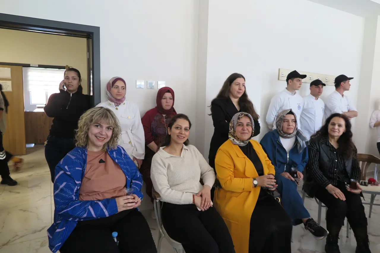 Sosyal Bilimler MYO’da Öğrencilere Tatlı Eğitimi 3