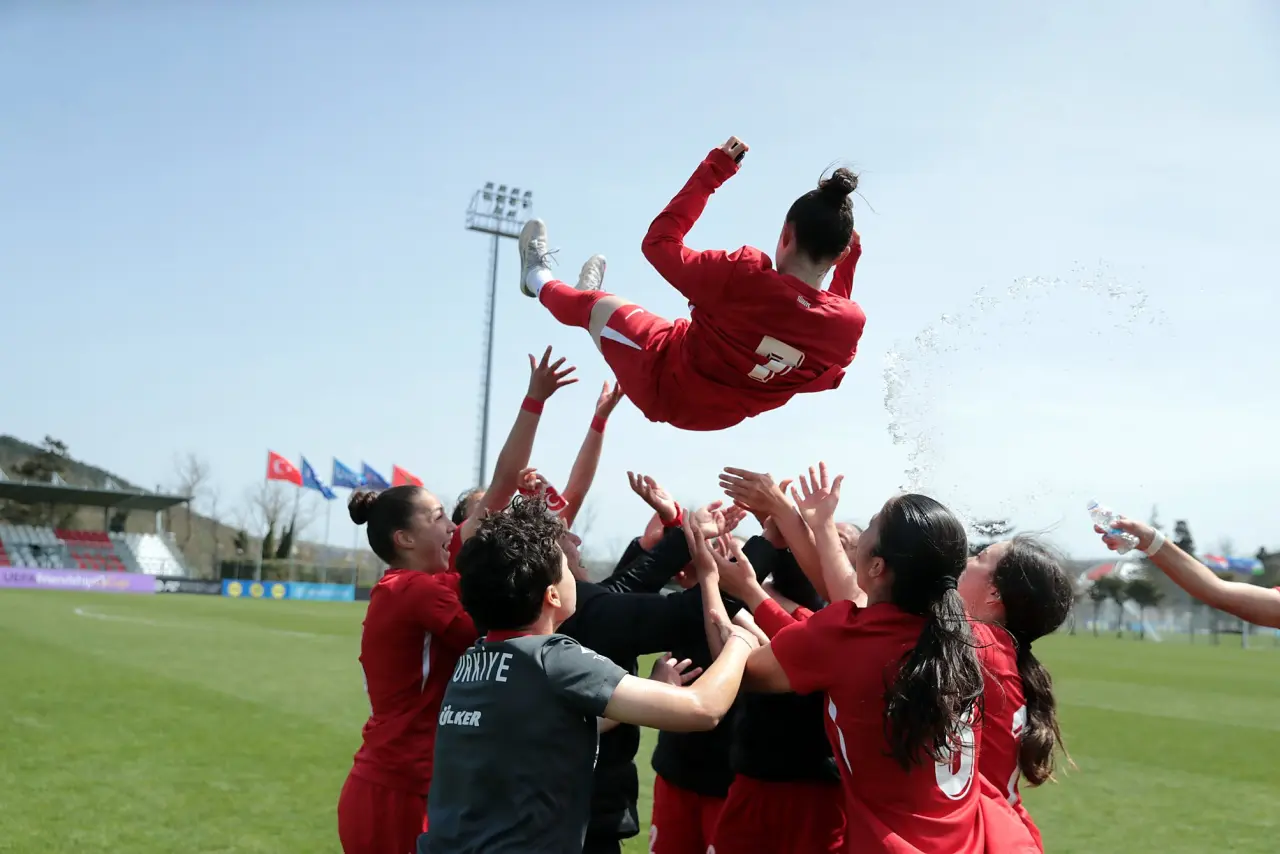 U18 Kadın Millî Takımı Penaltılarla Zirveye Yaklaştı 2