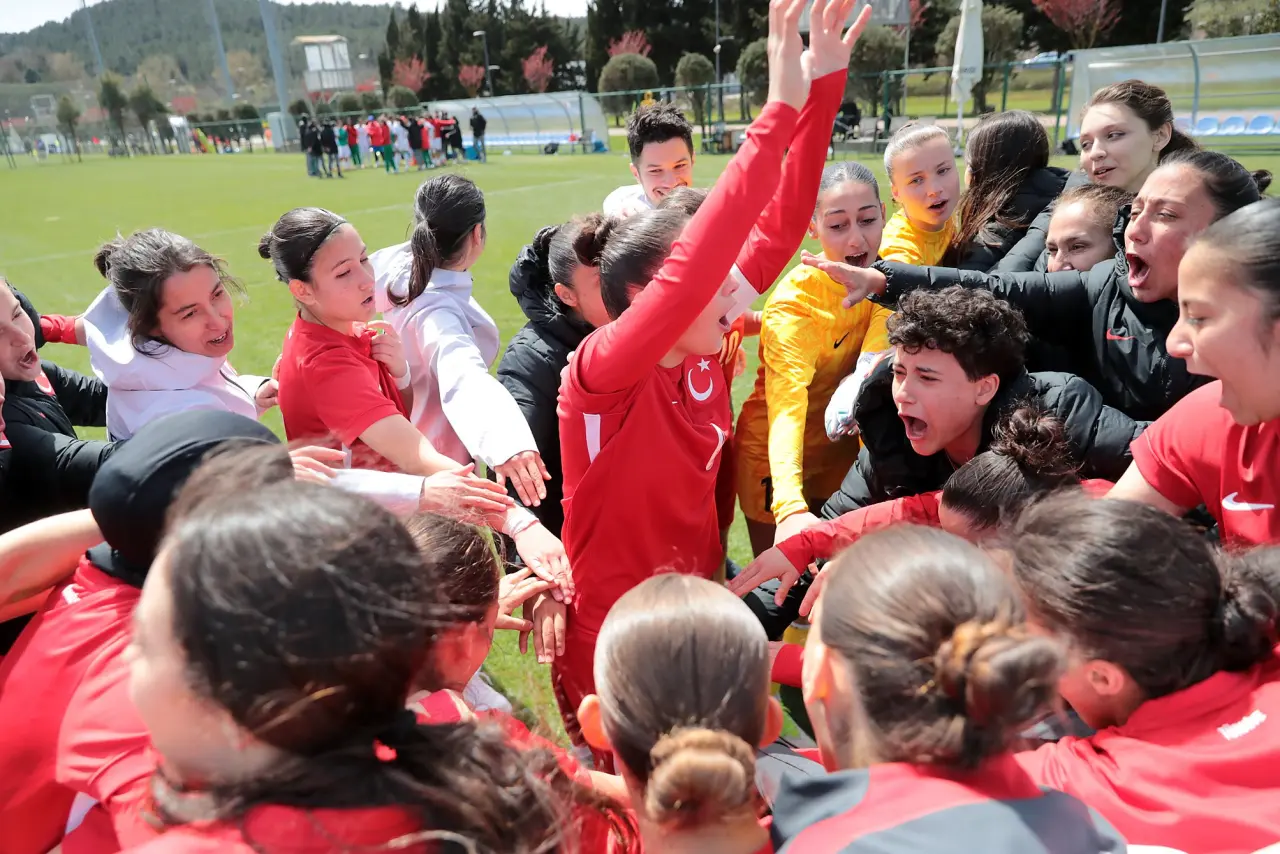 U18 Kadın Millî Takımı Penaltılarla Zirveye Yaklaştı 1
