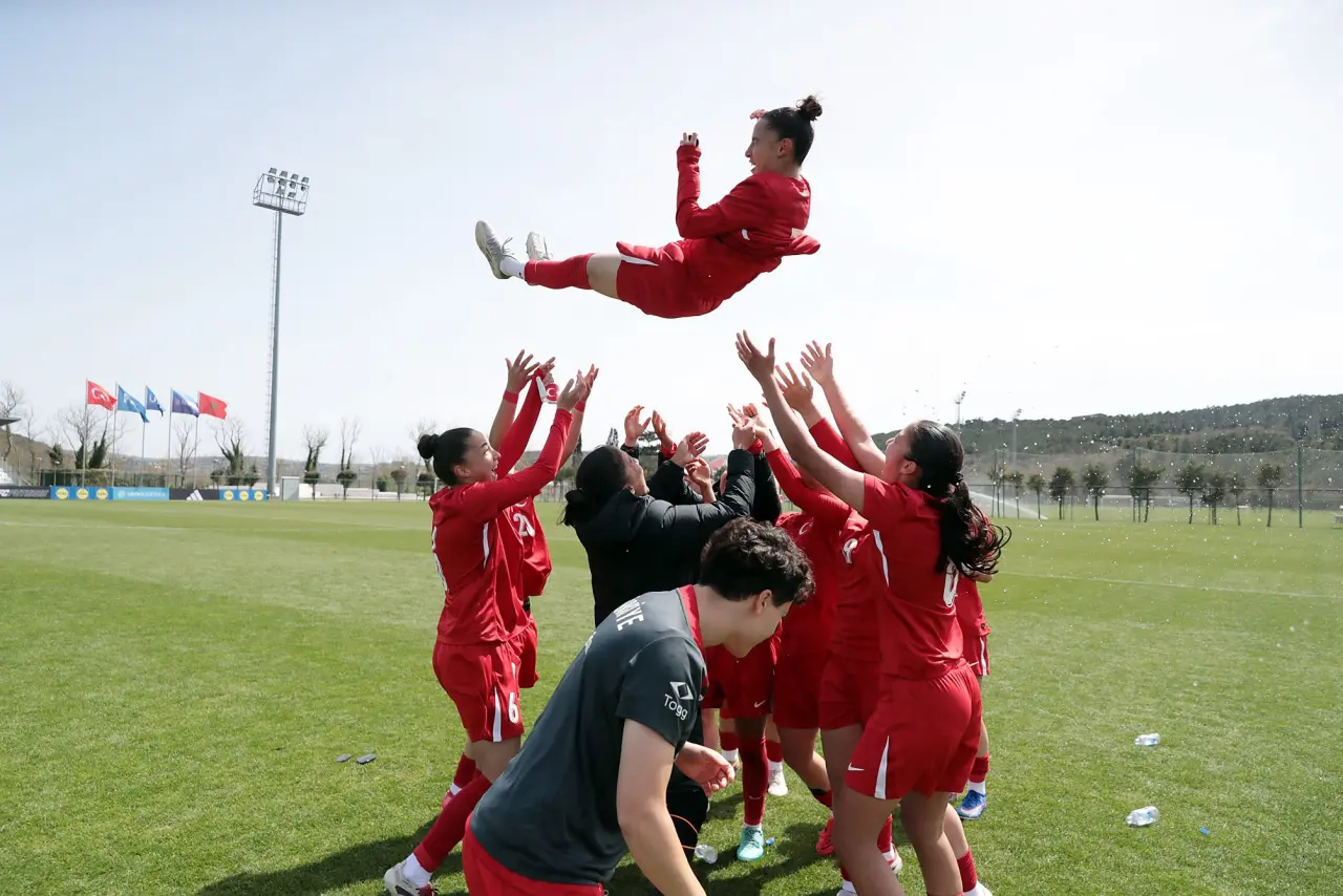 U18 Kadın Millî Takımı Penaltılarla Zirveye Yaklaştı 3