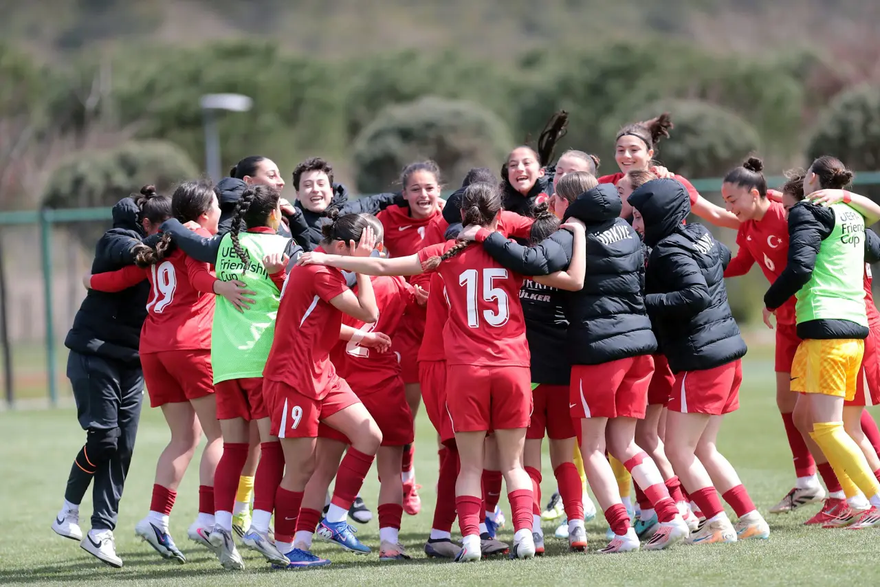 U18 Kadın Millî Takımı Penaltılarla Zirveye Yaklaştı 8