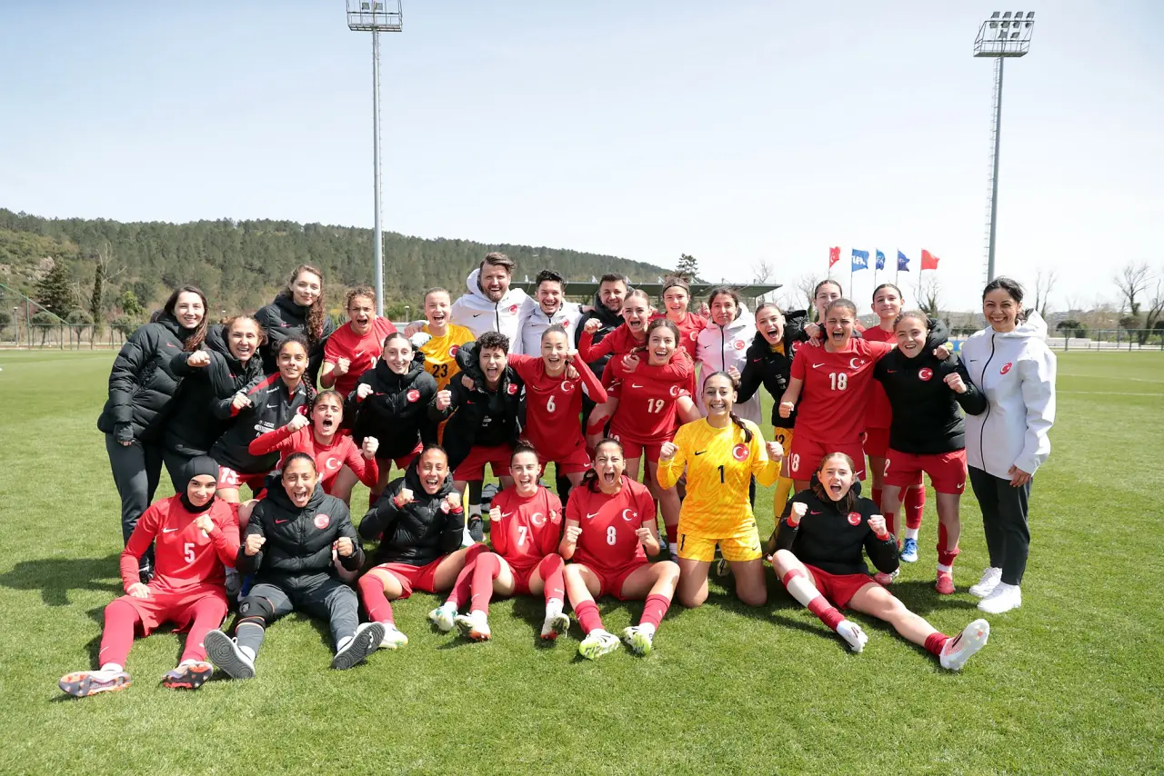 U18 Kadın Millî Takımı Penaltılarla Zirveye Yaklaştı 4