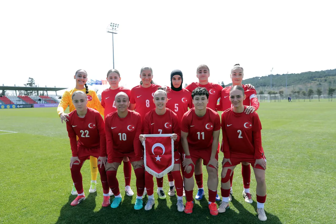 U18 Kadın Millî Takımı Penaltılarla Zirveye Yaklaştı 7