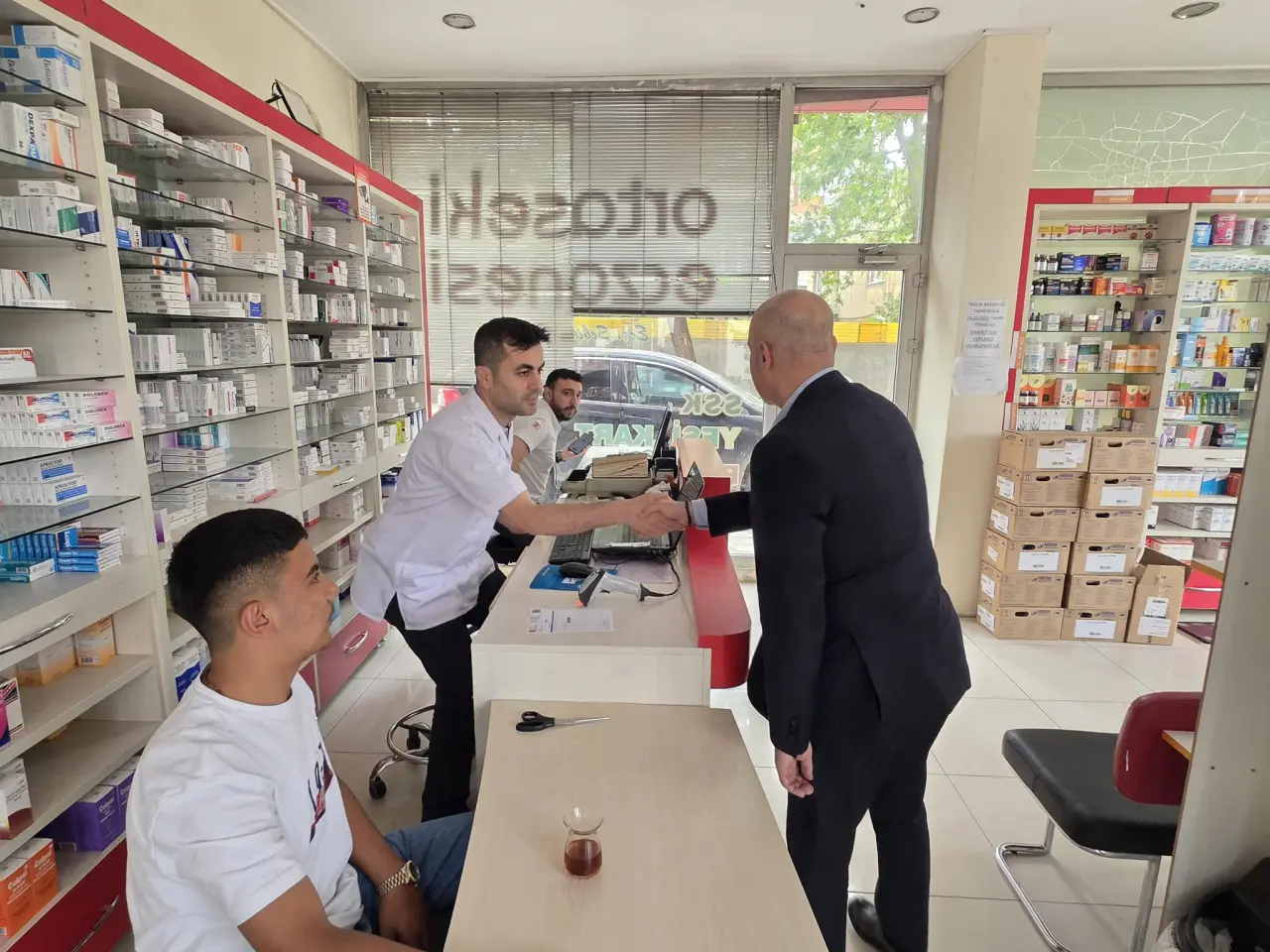 AK Parti Kahramanmaraş İl Başkanı Burak Gül’den Eczacılar Günü Ziyareti 2