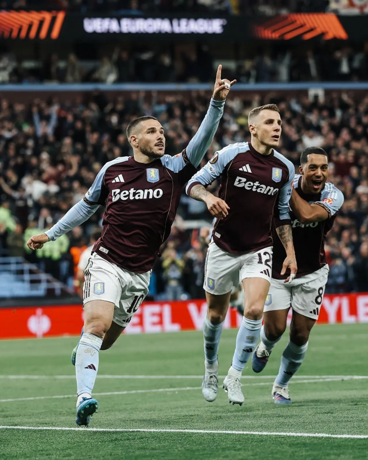 Aston Villa Nottingham Forest'ı Dağıttı: Final Biletini Aldı 3