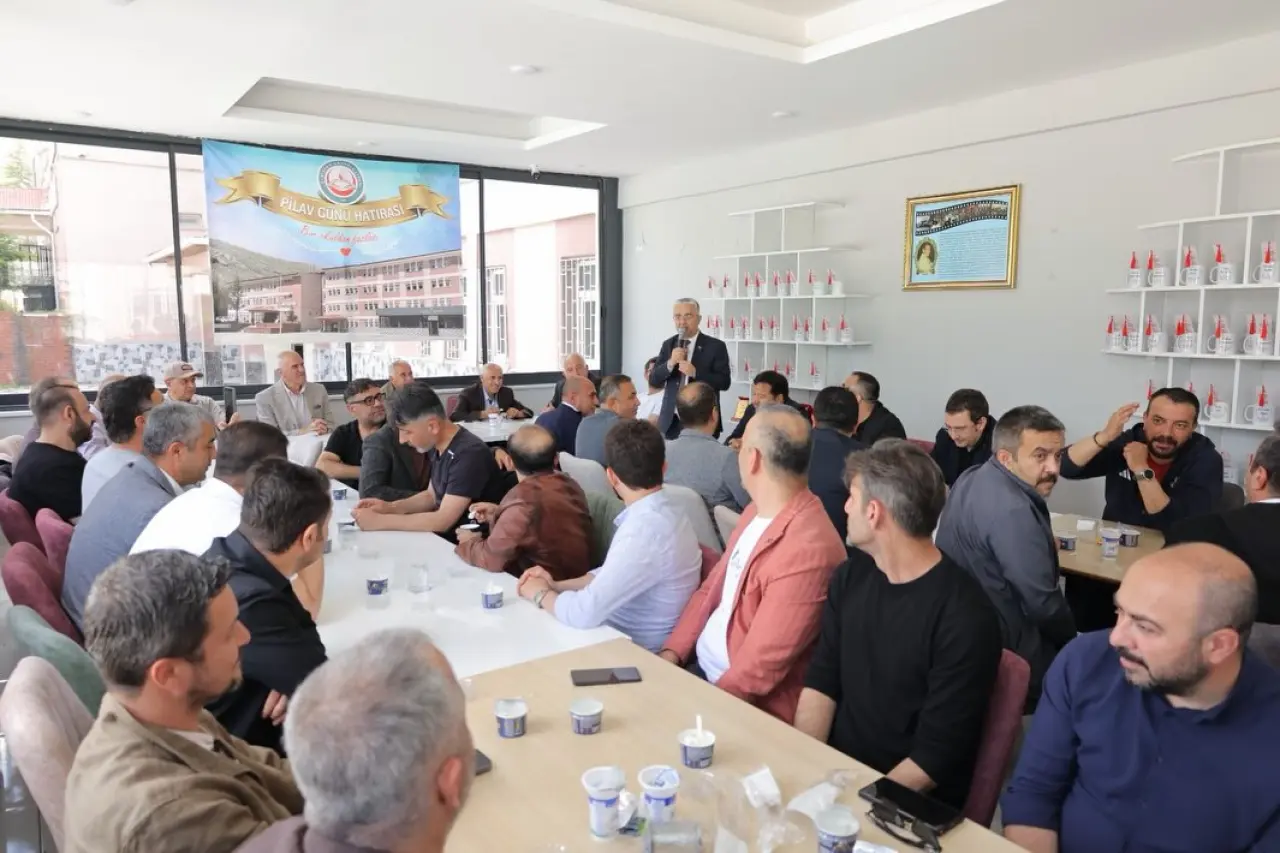 Başkan Gürbüz Mezun Olduğu Okulda Hasret Giderdi 4