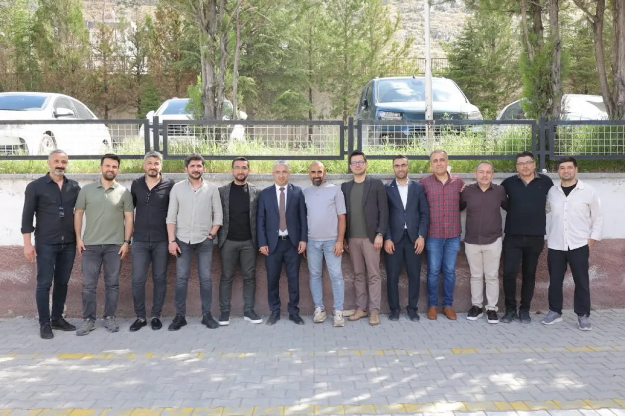 Başkan Gürbüz Mezun Olduğu Okulda Hasret Giderdi 7