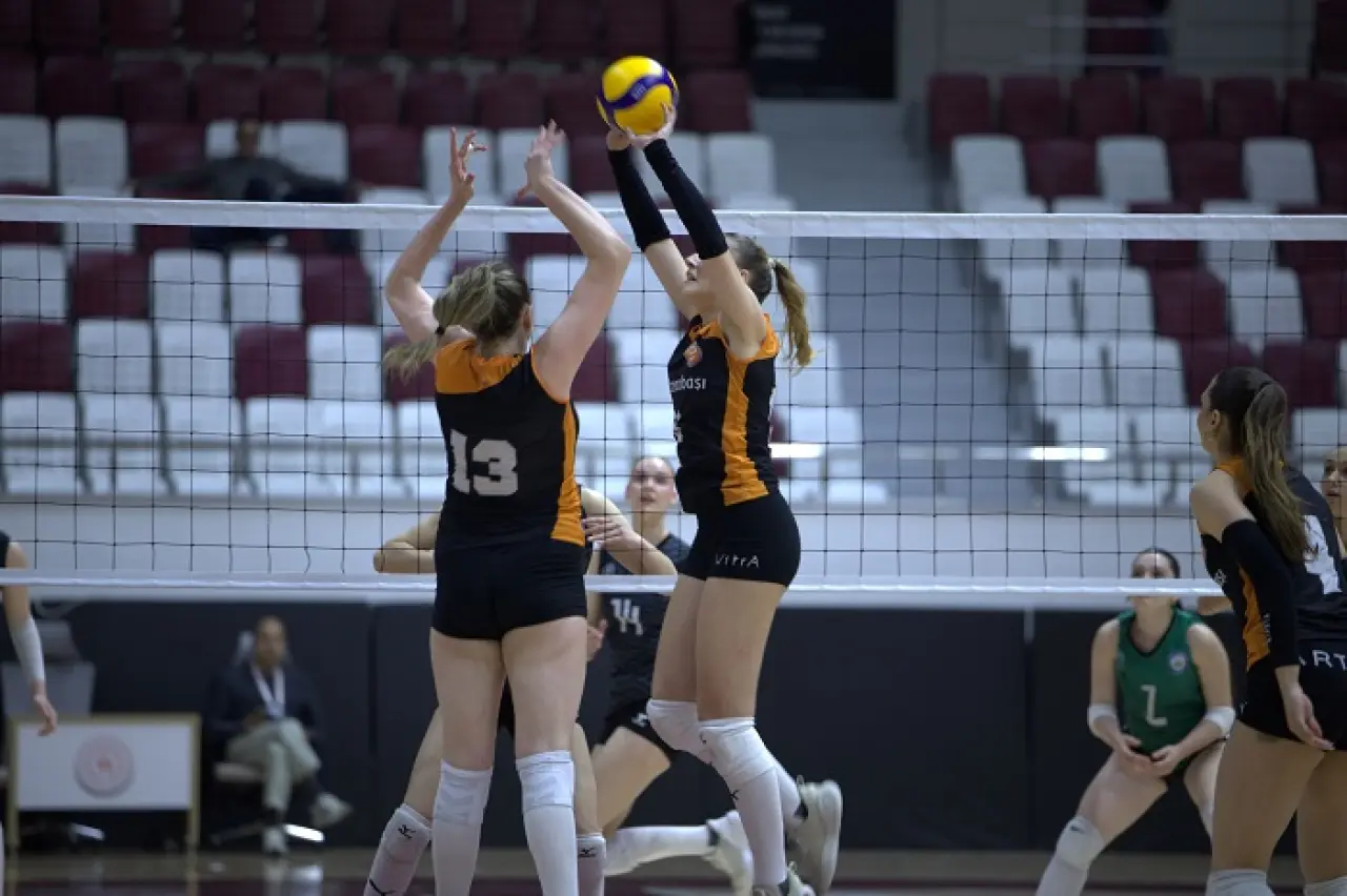 Eczacıbaşı Genç Kız Takımı Finalde 2