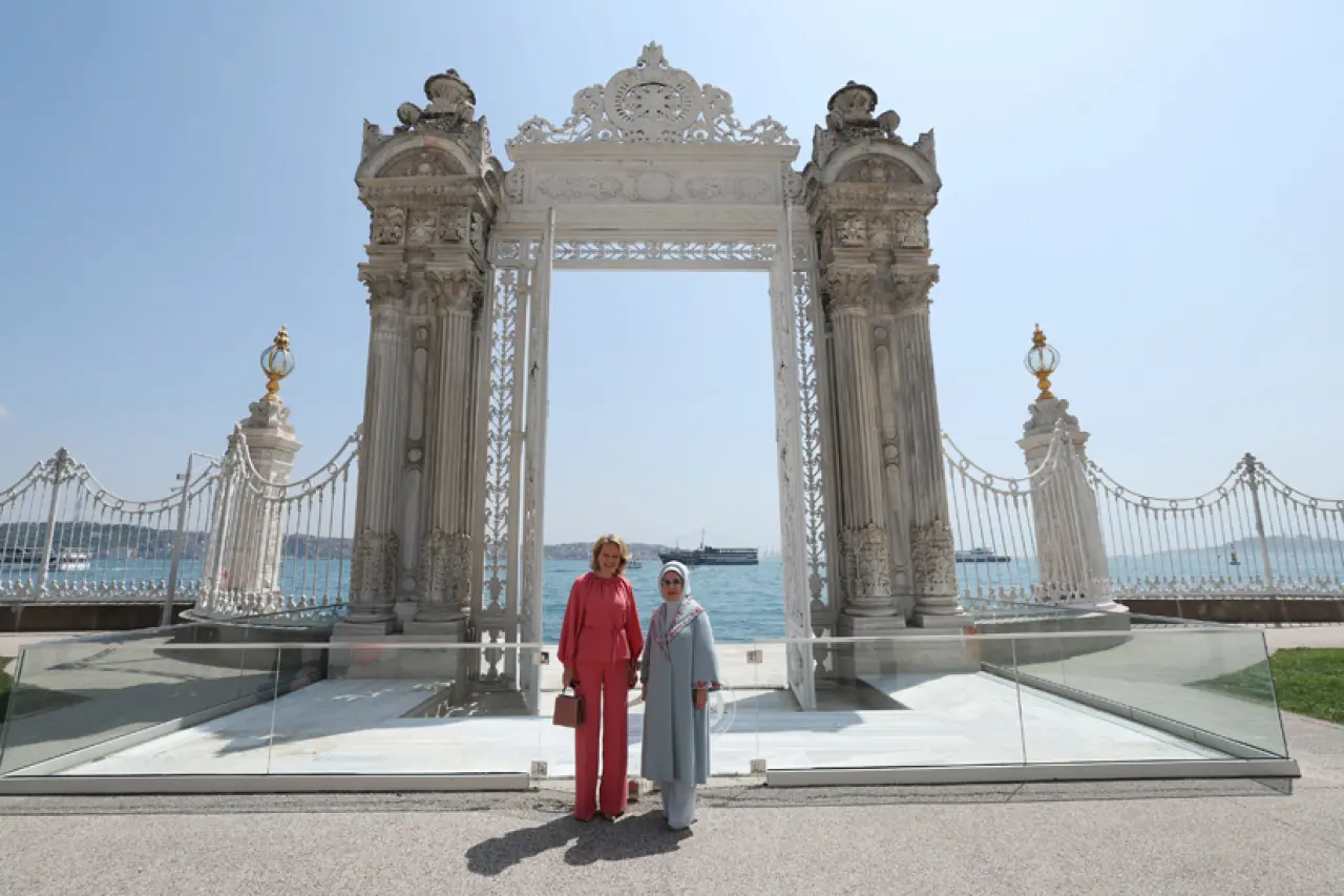 Emine Erdoğan ve Kraliçe Mathilde Dolmabahçe’de Buluştu 10