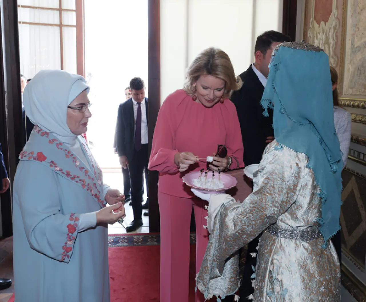 Emine Erdoğan ve Kraliçe Mathilde Dolmabahçe’de Buluştu 12