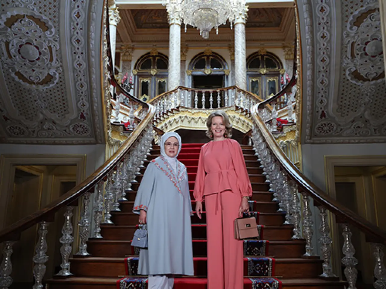 Emine Erdoğan ve Kraliçe Mathilde Dolmabahçe’de Buluştu 16