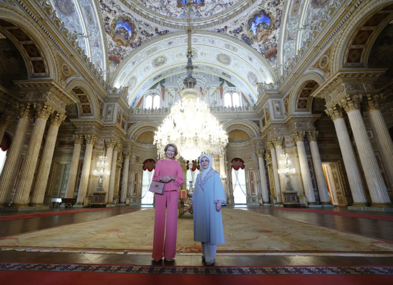 Emine Erdoğan ve Kraliçe Mathilde Dolmabahçe’de Buluştu 8